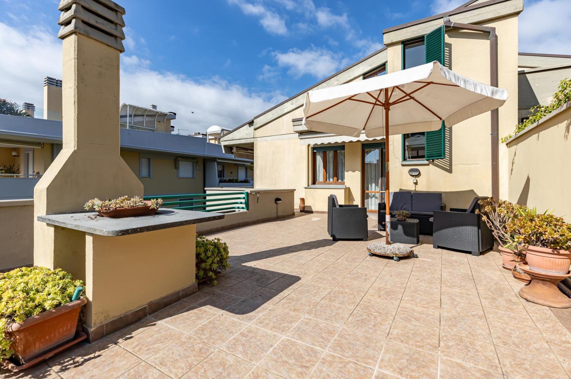 Two-Levels Apartment With Terrace And Parking Viareggio Exterior photo