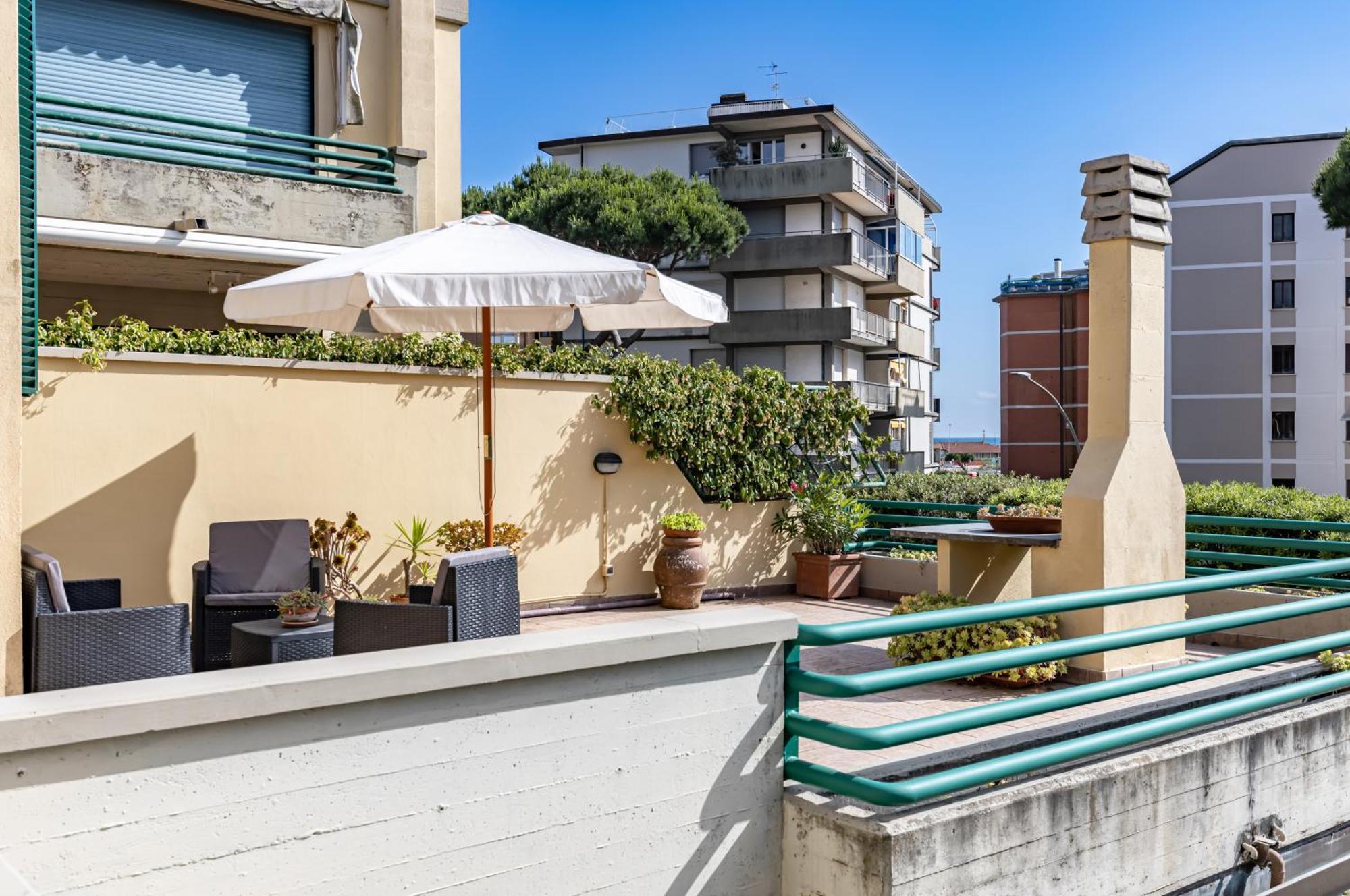 Two-Levels Apartment With Terrace And Parking Viareggio Exterior photo